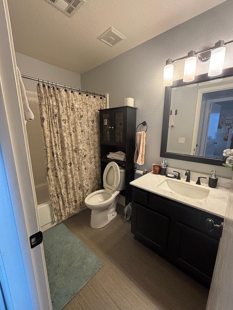 Shared bathroom for spare rooms available to rent