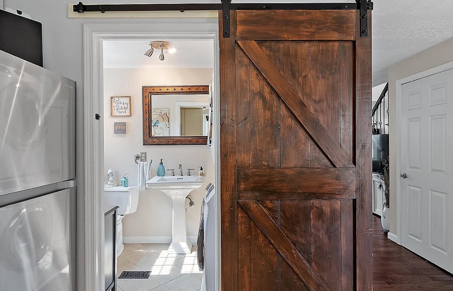 Downstairs bathroom & Laundry
