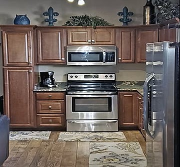 Plenty of small appliances, Kuerig coffee maker, slow cooker, mainly the 'good stuff!'