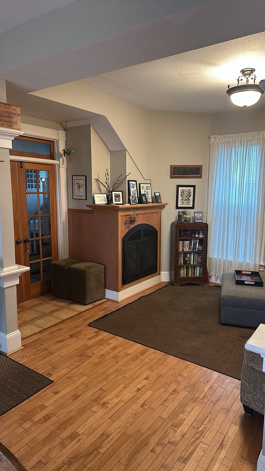 Sitting area with gas fireplace