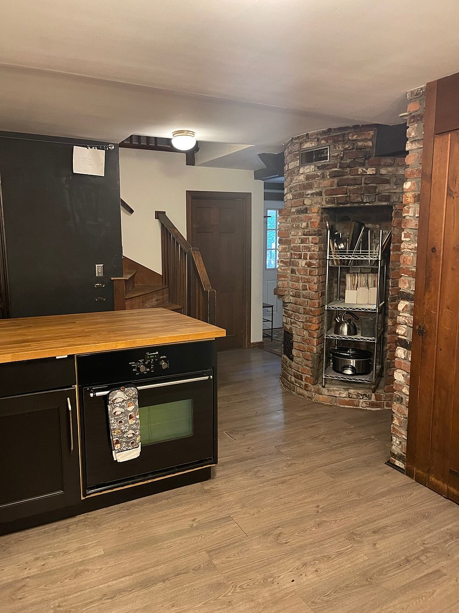 Kitchen/Entry