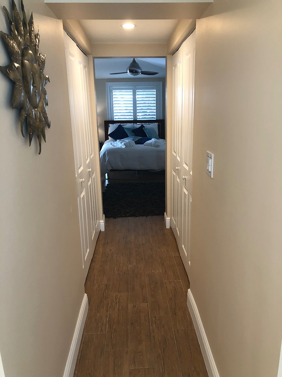 View of the hallway leading to the bedroom/kichenette area