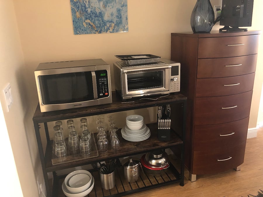 The kitchenette has a microwave oven and an air fryer oven which is a relatively new technology enabling you to toast, bake, cook, roast just as well as an oven