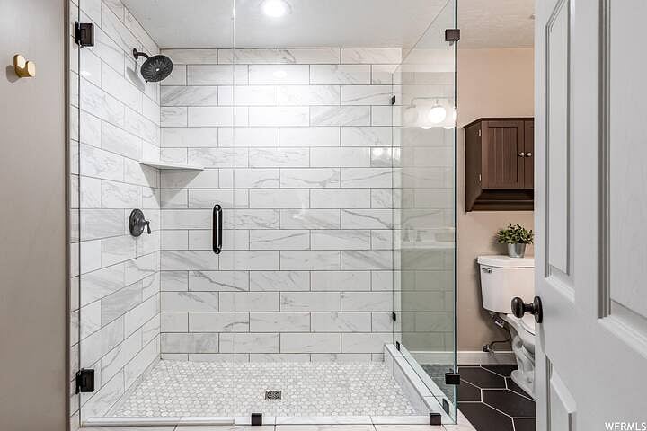 Upstairs primary bathroom 
