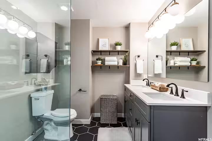Upstairs primary bathroom 