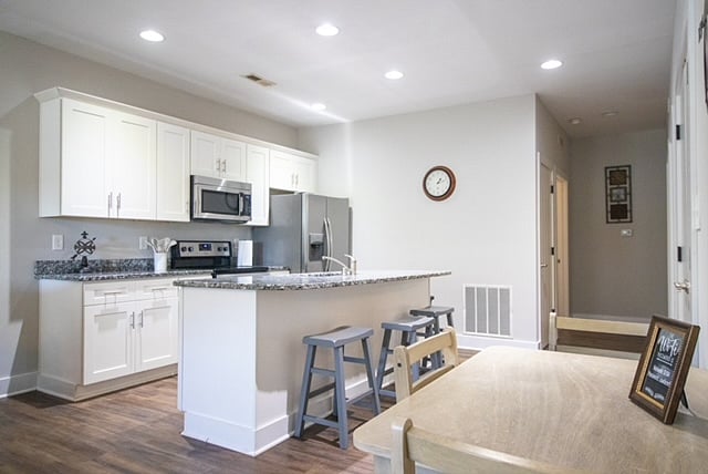Furnished Finder property 833371_2 photo 8