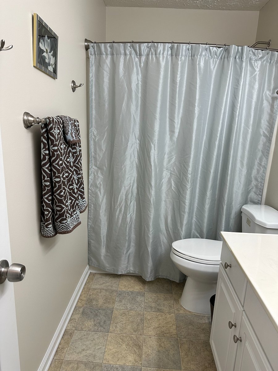 Bathroom #2 between the two secondary bedrooms