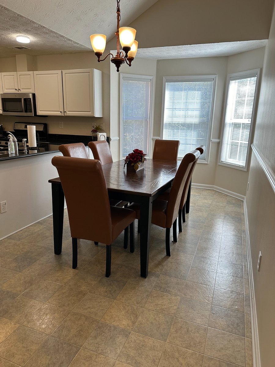 Kitchen eating area