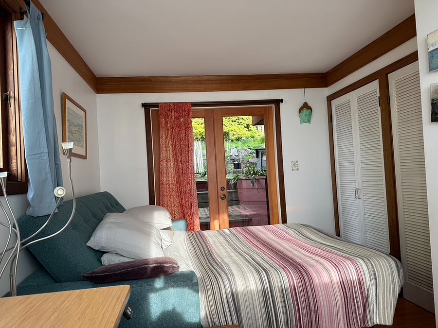 1st floor bedroom with pull out sofa bed