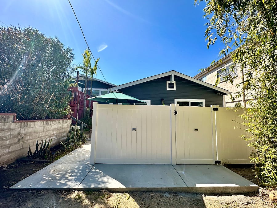 Fully enclosed private outdoor space