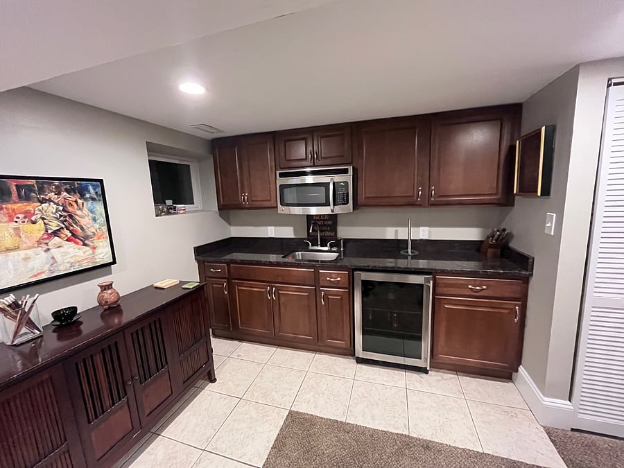 Basement Kitchen (with additional cooking wear and plates).