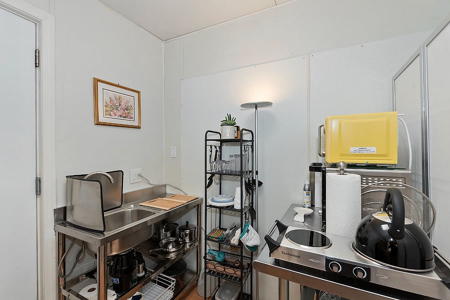 Kitchenette w/ Ninja Oven