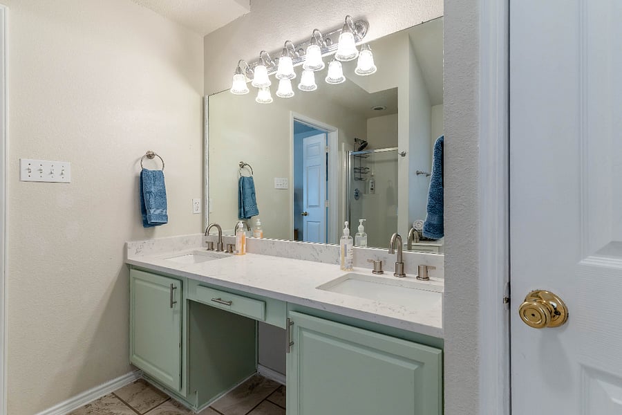 Master Bathroom:  Dual sinks, Large walk-in closet, Garden tub, and Walk-in Shower.