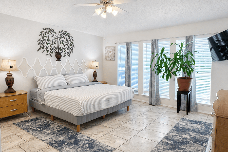 Master Bedroom Suite with King Bed