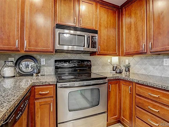 The full kitchen comes complete with a pantry, high-quality cookware, and all the essentials needed to prepare your favorite meals.