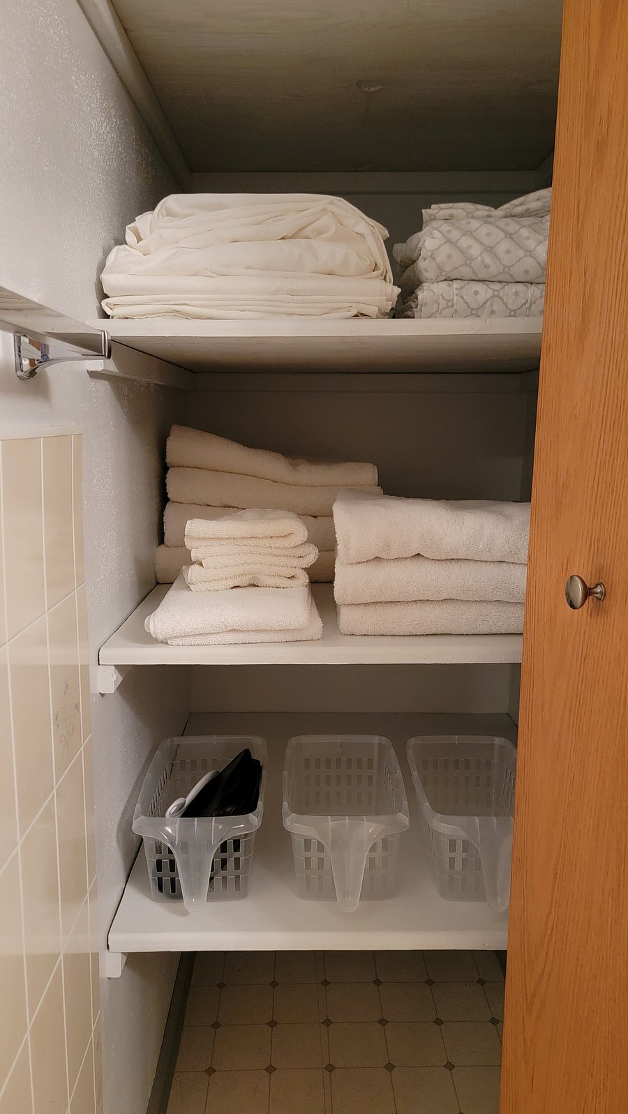 Sheets, towels, hairdryer