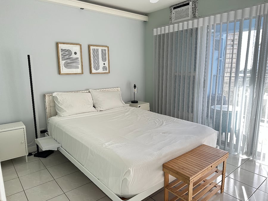 Bedroom 2 / Queen Bed