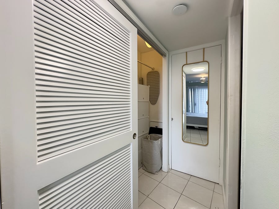 Masterbedroom Closet Storage