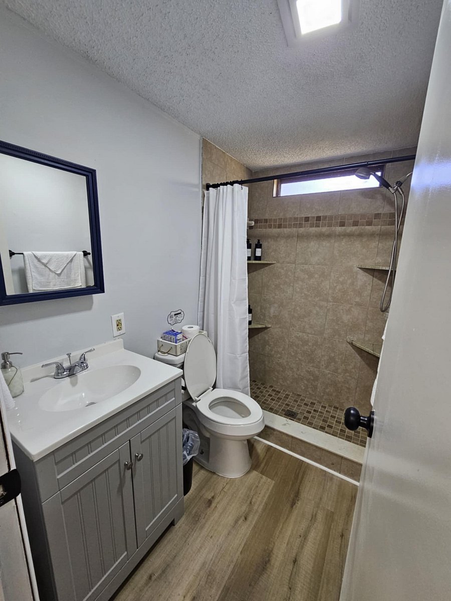 2nd Bathroom