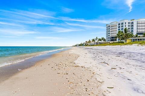 Closest beaches Seagate Beach and Lowdermilk Beach with powder soft sand
