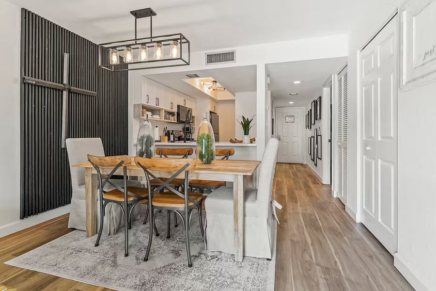 Dining area for 6 people