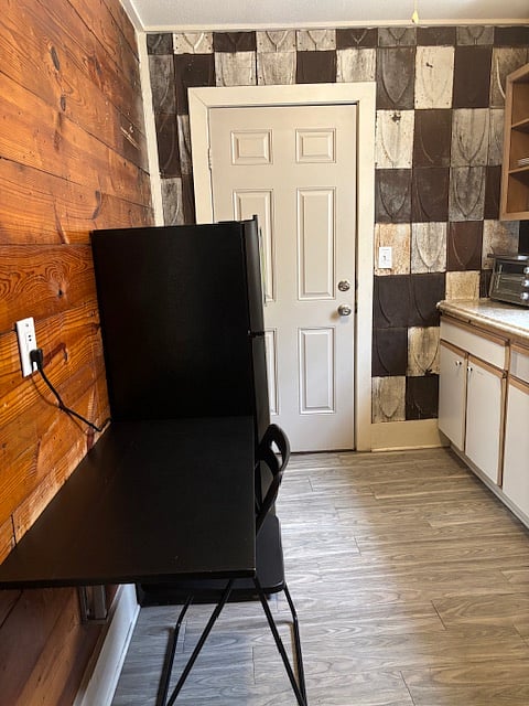 Kitchenette Medium Fridge w/Freezer
