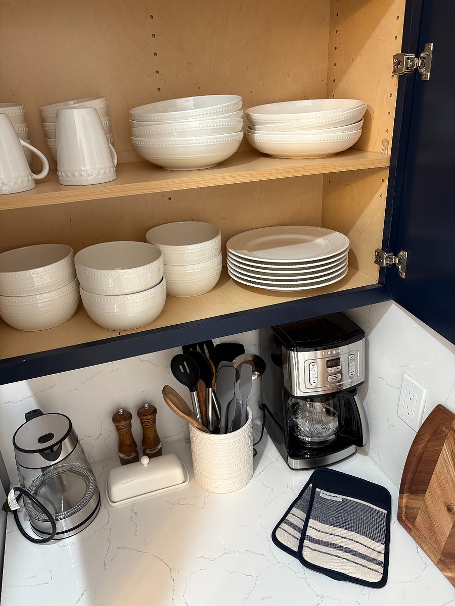 variety of dinner plates, salad bowls, pasta bowls, cereal bowls, etc.