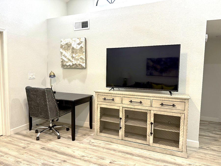 DESK W/OFFICE CHAIR