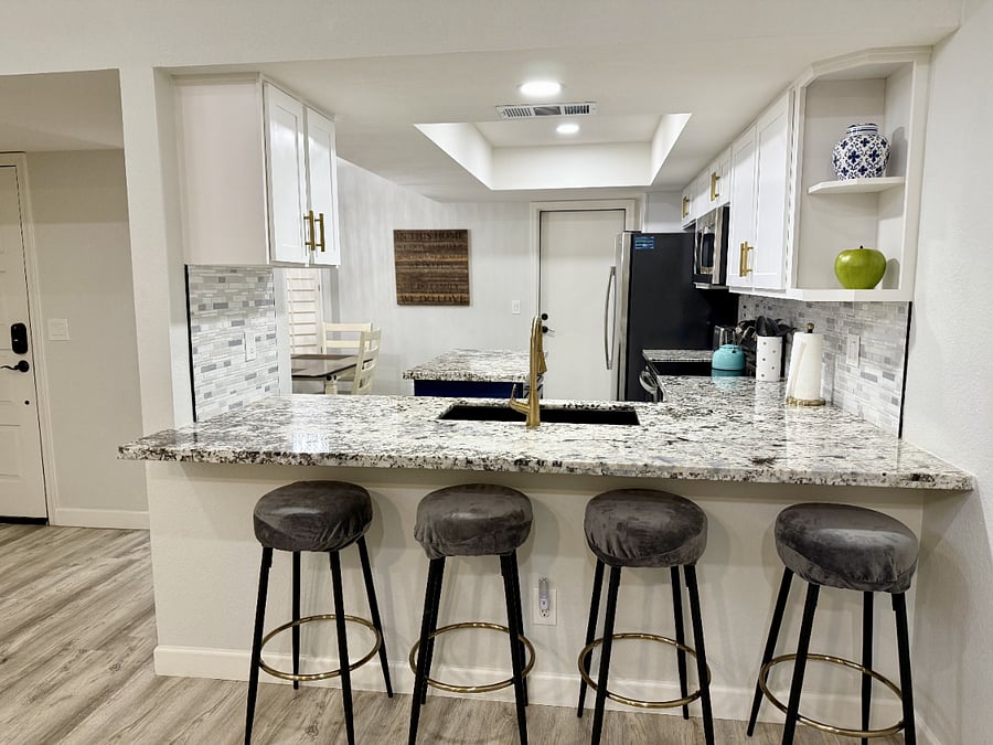 BREAKFAST BAR