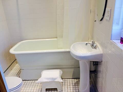 Bathroom 2 level 2