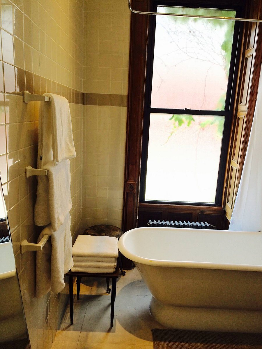 Bathroom 1 1st level, 2nd floor.