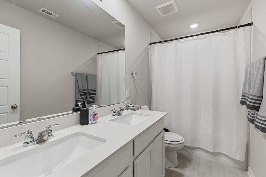 Full Bathroom Upstairs with Bathtub