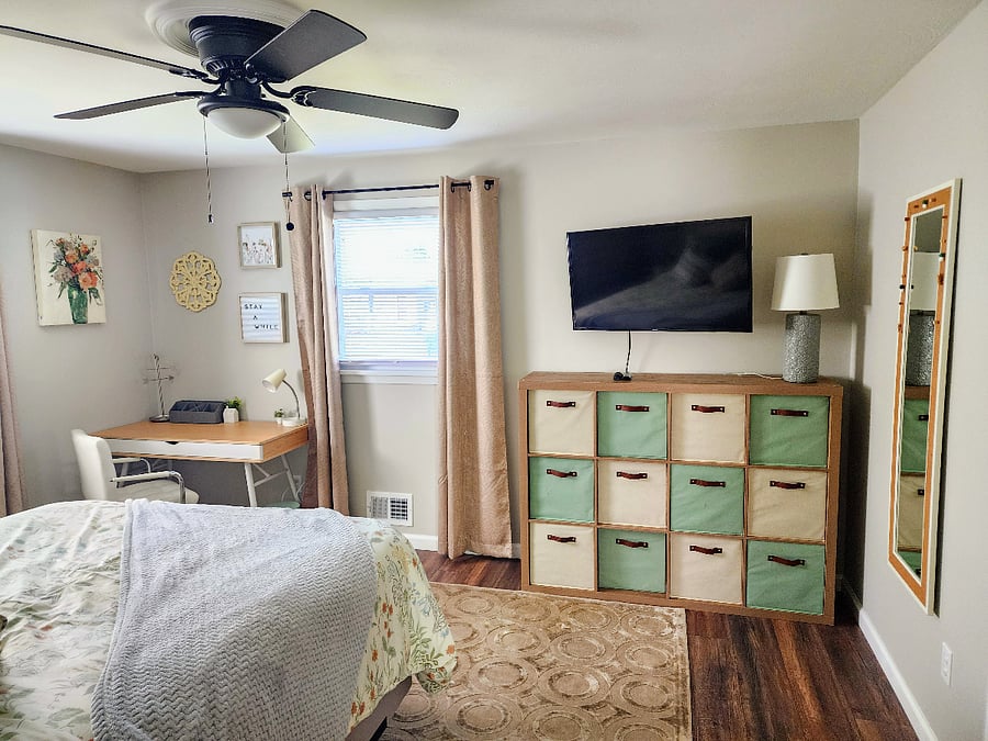 Blossom Haven - 45" smart TV, Netflix included.
