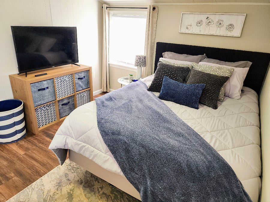 Aztec Wilderness - 45" smart TV, Netflix included