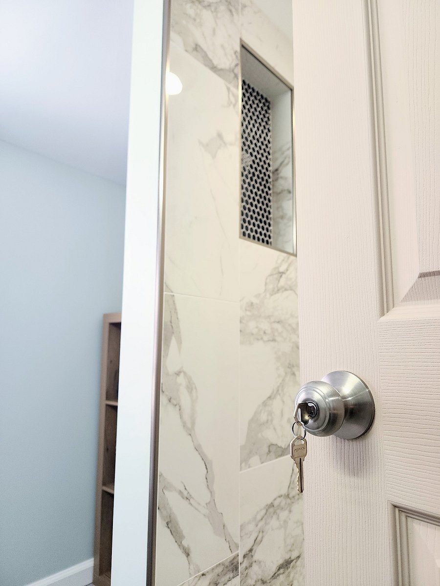 Aztec Wilderness - Key locked bathroom door, only accessible by you