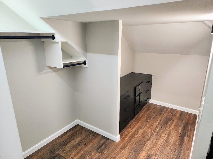 Earth & Noir - Walk-in closet