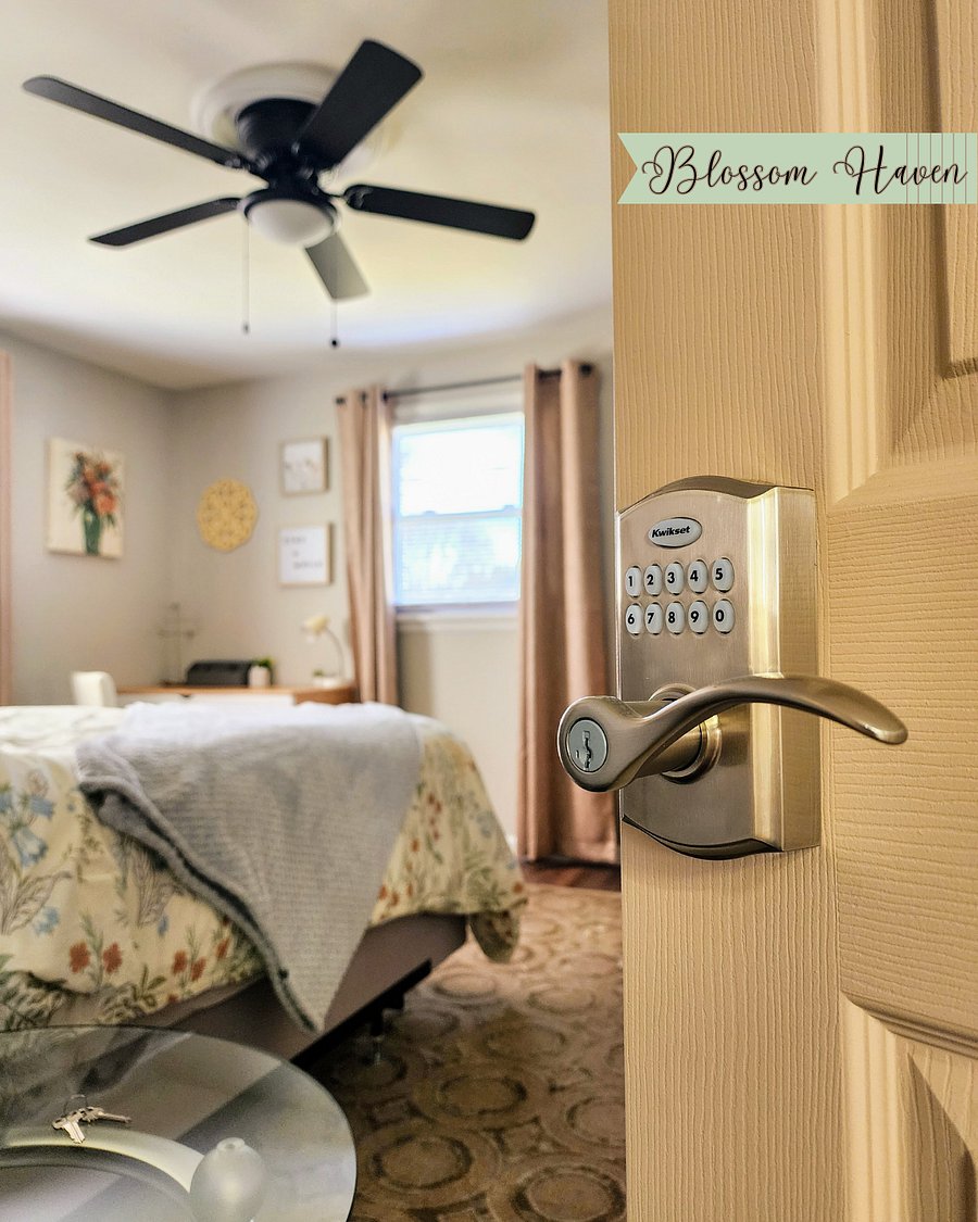 Blossom Haven - Code locked first floor bedroom