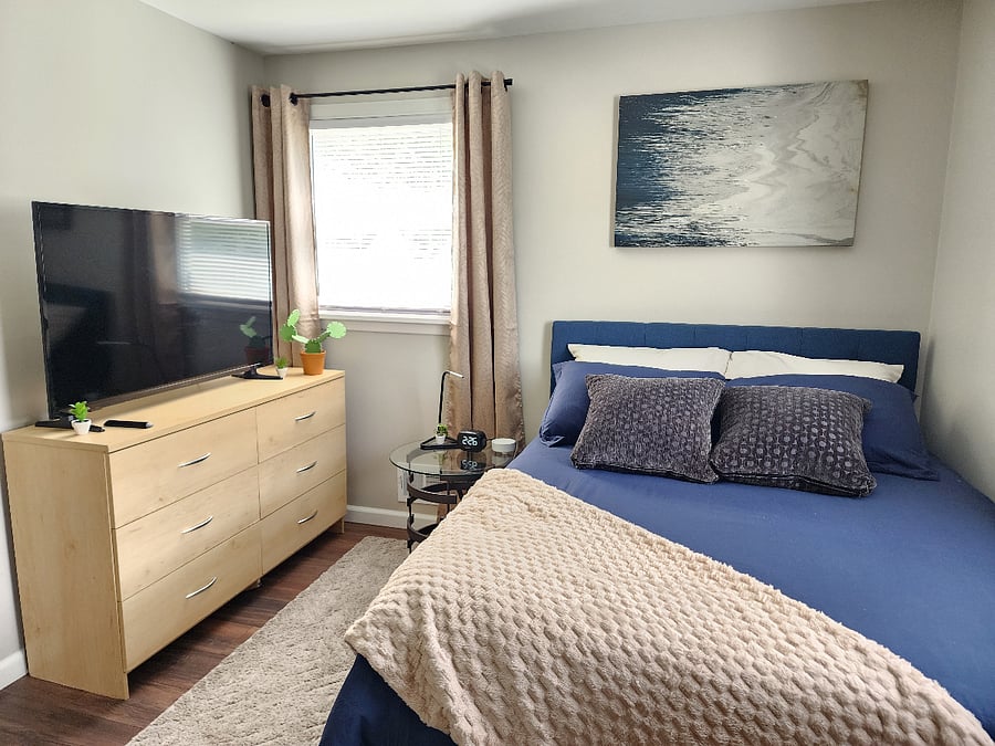 4th bedroom - 50" TV, Netflix included.