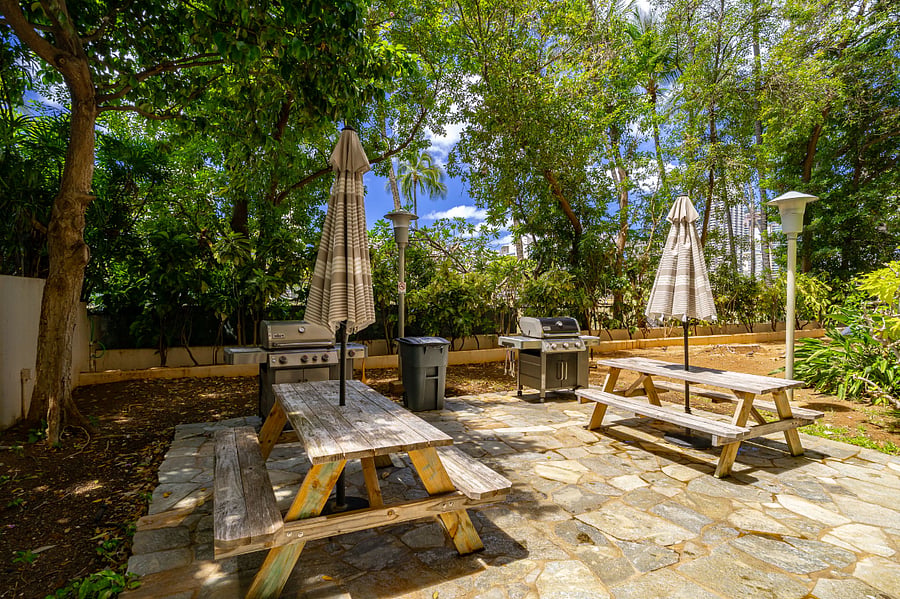 Barbecue Area w/ Grills