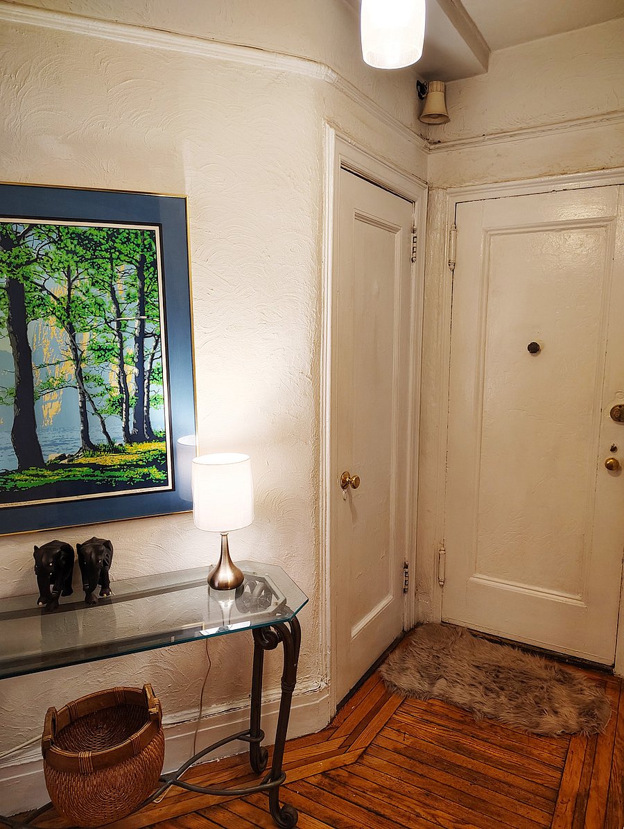 Apartment entrance hall.