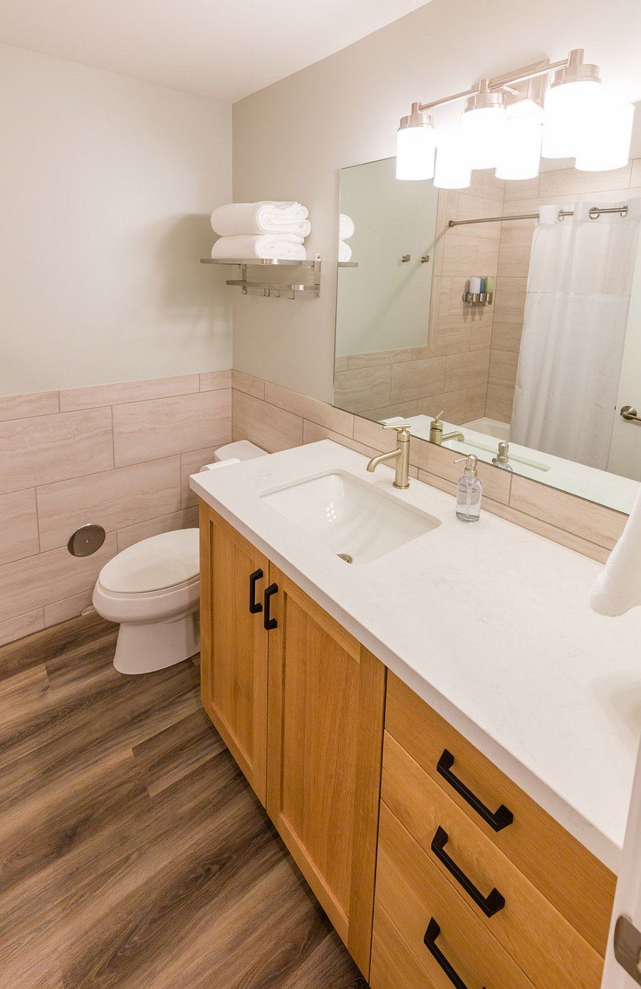 Full bathroom