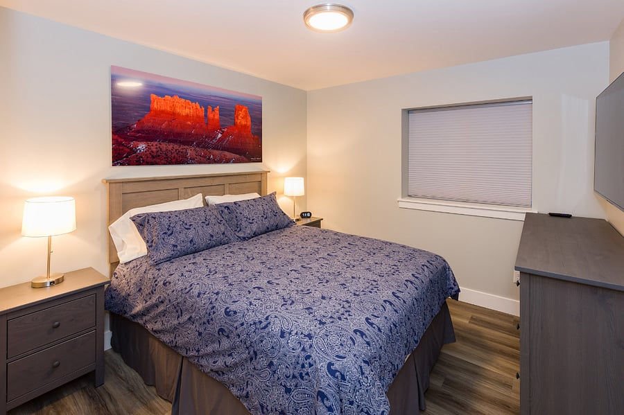 Bedroom 1- Queen bed