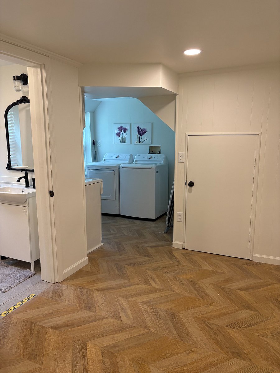 Private Basement Suite with private dryer $1200