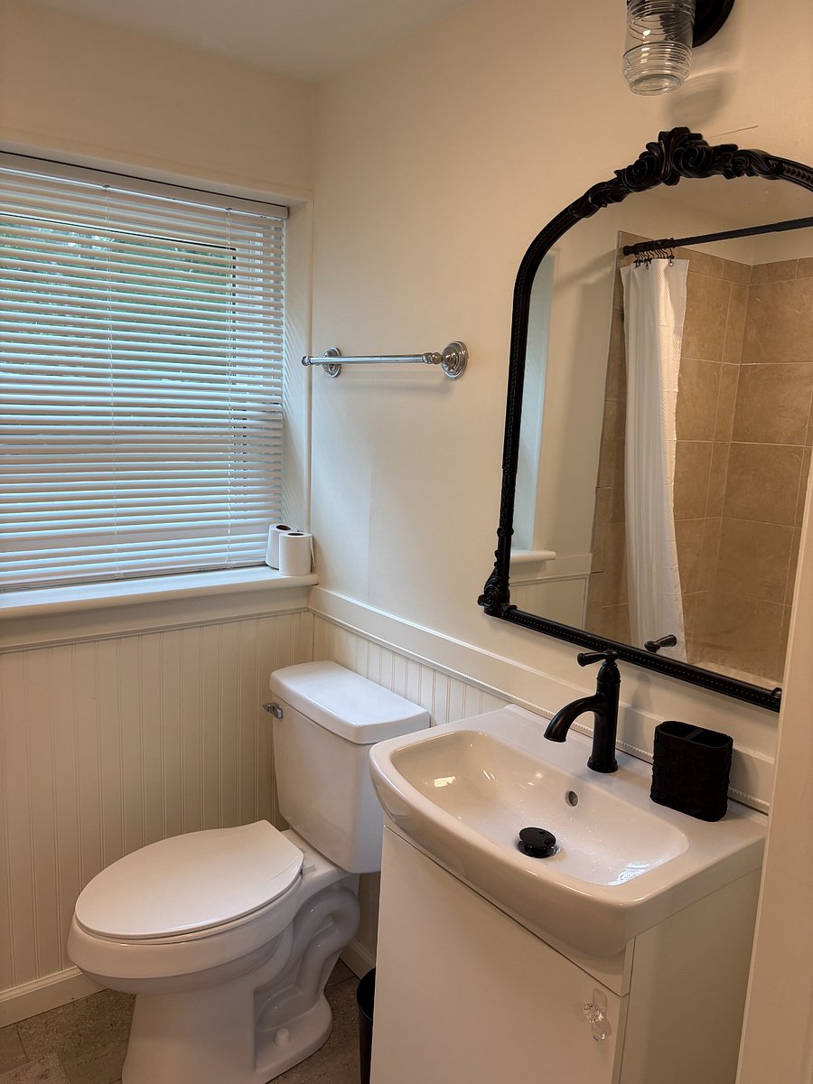 Private Basement Suite $1200