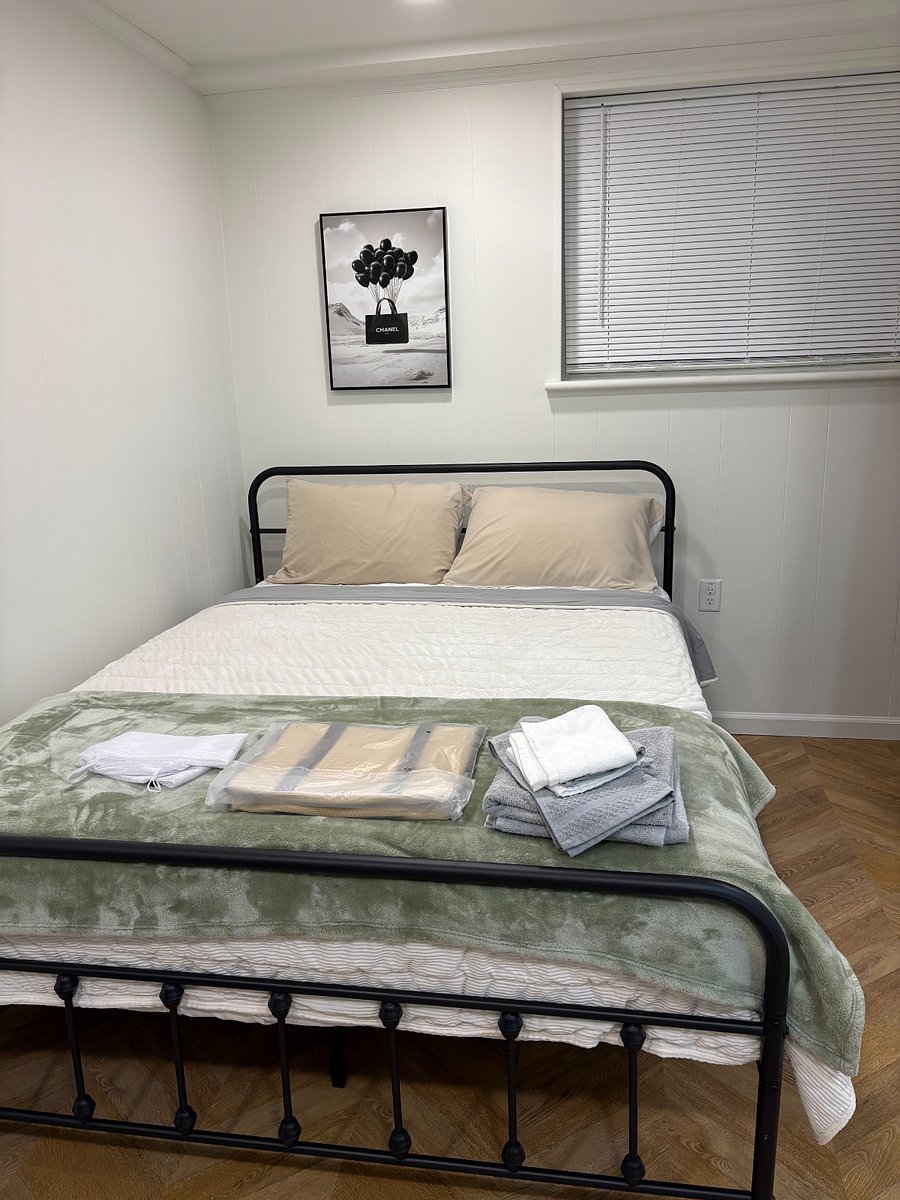 Private Basement Suite $1200