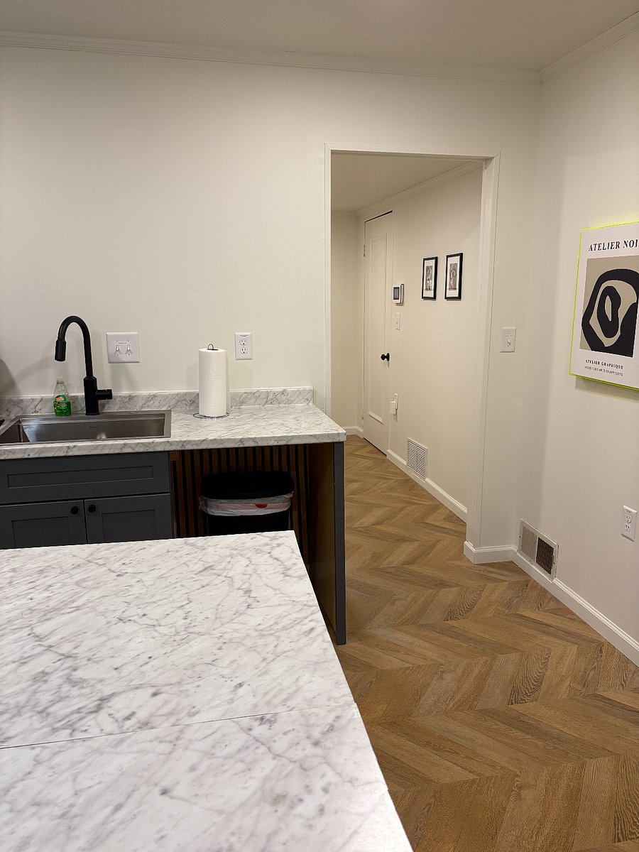 Private Basement Suite $1200