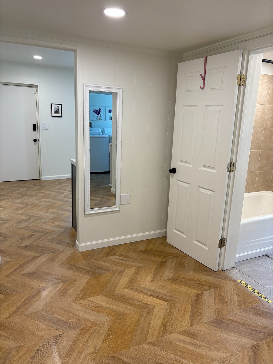 Private Basement Suite $1200