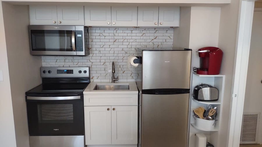 1 bedroom - new appliances 2nd floor