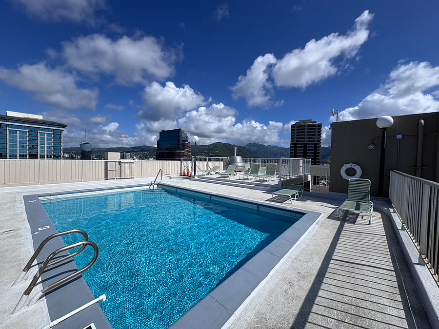 Roof top pool