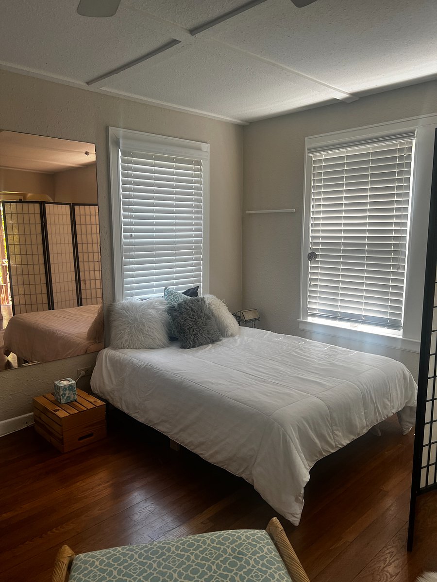 Comfy Bed, all linen supplied and laundered for your convenience